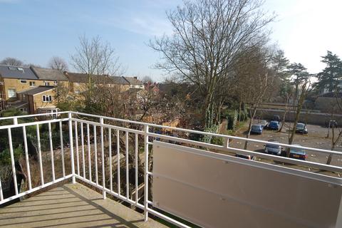 2 bedroom flat for sale, Elton Close, Hampton Wick KT1