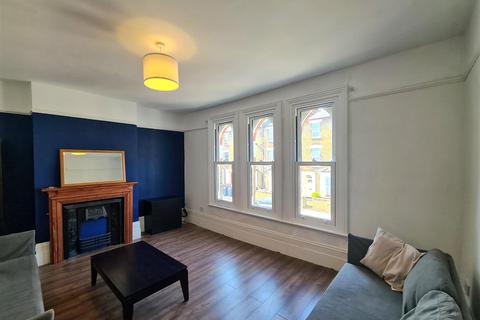 3 bedroom flat to rent, Ducie Street, Clapham North SW4