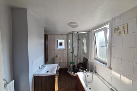 3 bedroom flat to rent, Ducie Street, Clapham North SW4