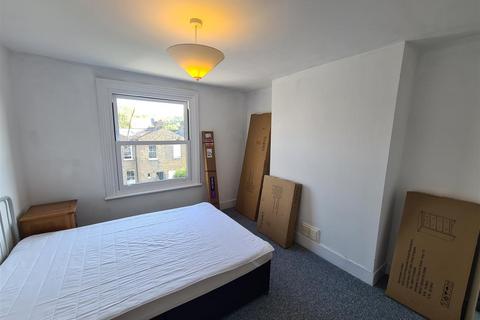 3 bedroom flat to rent, Ducie Street, Clapham North SW4