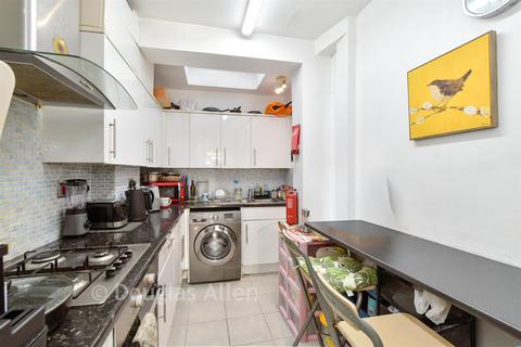 4 bedroom terraced house for sale, Lyndhurst Gardens, Ilford IG2