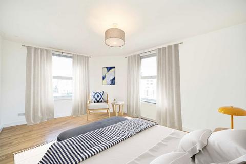 3 bedroom flat for sale, Kingsgate Road, London NW6