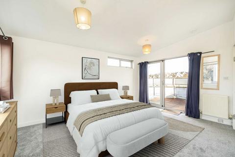 3 bedroom flat for sale, Kingsgate Road, London NW6