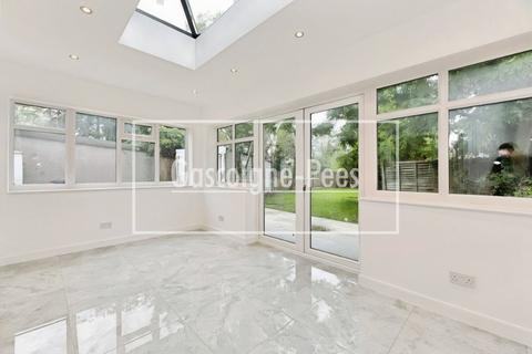 4 bedroom house to rent, Bramham Gardens, Chessington, KT9