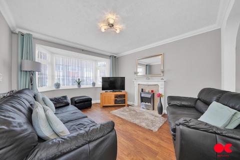 3 bedroom terraced house to rent, South Hall Drive, Rainham RM13