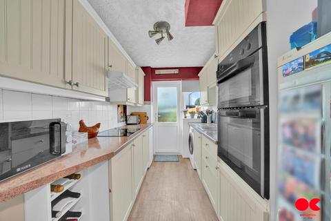 3 bedroom terraced house to rent, South Hall Drive, Rainham RM13