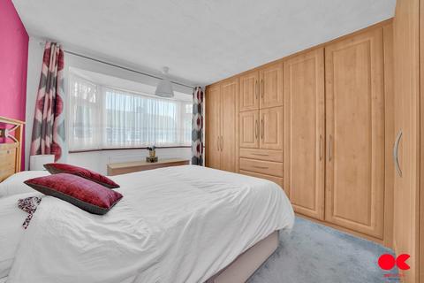 3 bedroom terraced house to rent, South Hall Drive, Rainham RM13
