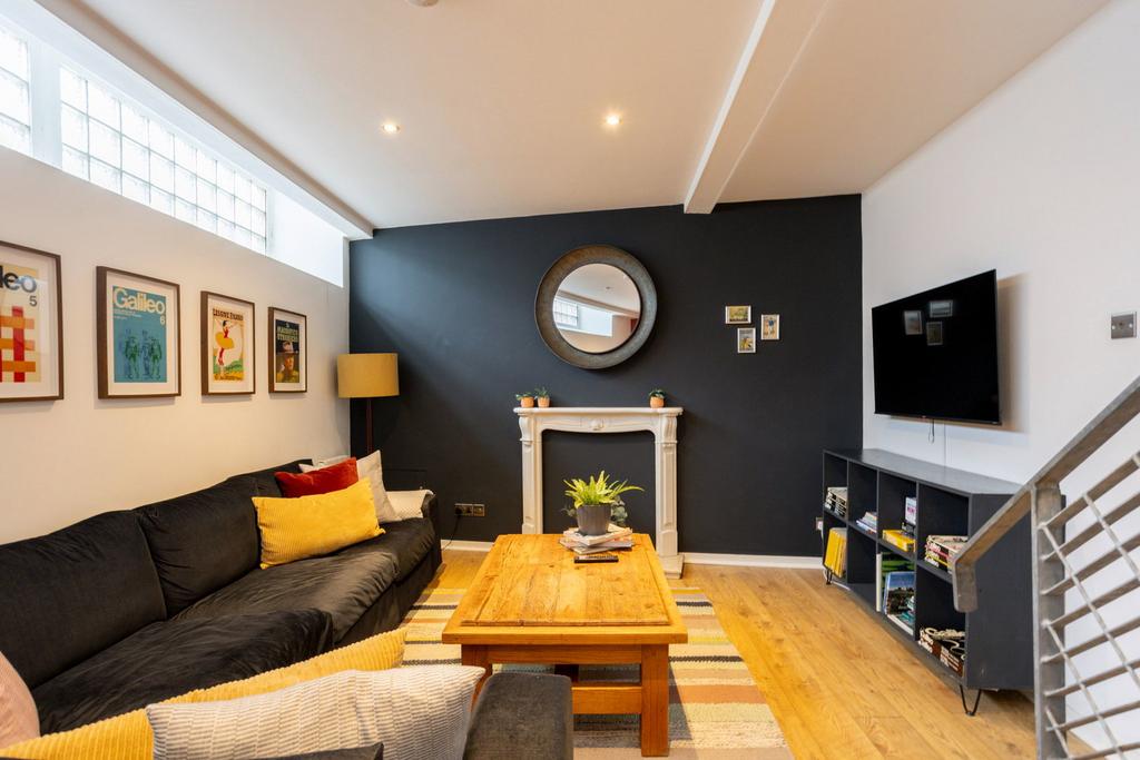 House in York, Scarcroft, Bishophill - More