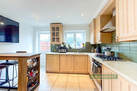 undefined, Harcourt, Wraysbury