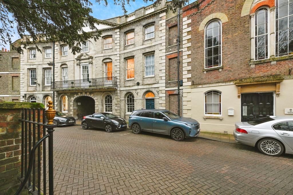 5 bedroom townhouse for sale