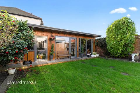 undefined, Ravenswood Avenue, Surbiton