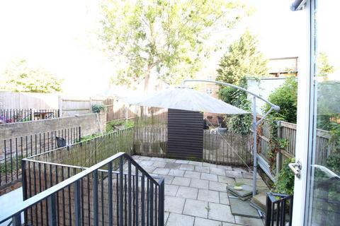 2 bedroom apartment to rent, Hanley Road, London N4