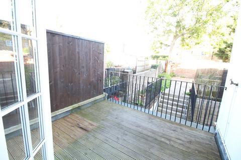 2 bedroom apartment to rent, Hanley Road, London N4