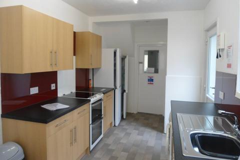5 bedroom terraced house to rent, Pevensey Road, Brighton, BN2 3AG