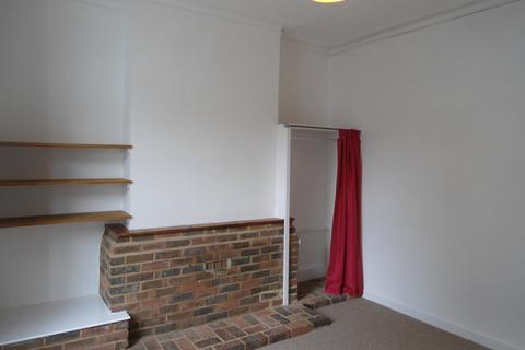 5 bedroom terraced house to rent, Pevensey Road, Brighton, BN2 3AG