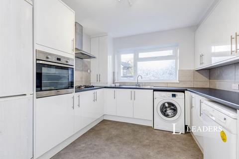 2 bedroom flat to rent, Heath Road, Weybridge, KT13