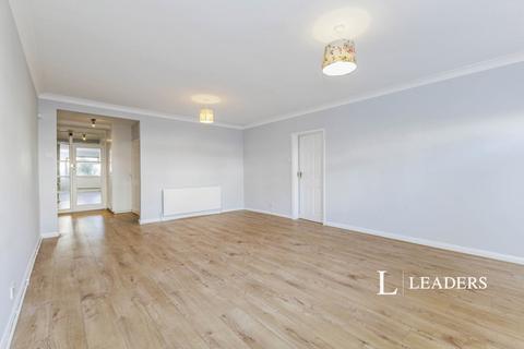 2 bedroom flat to rent, Heath Road, Weybridge, KT13