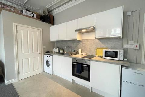 Studio to rent, Tisbury Road, Hove,