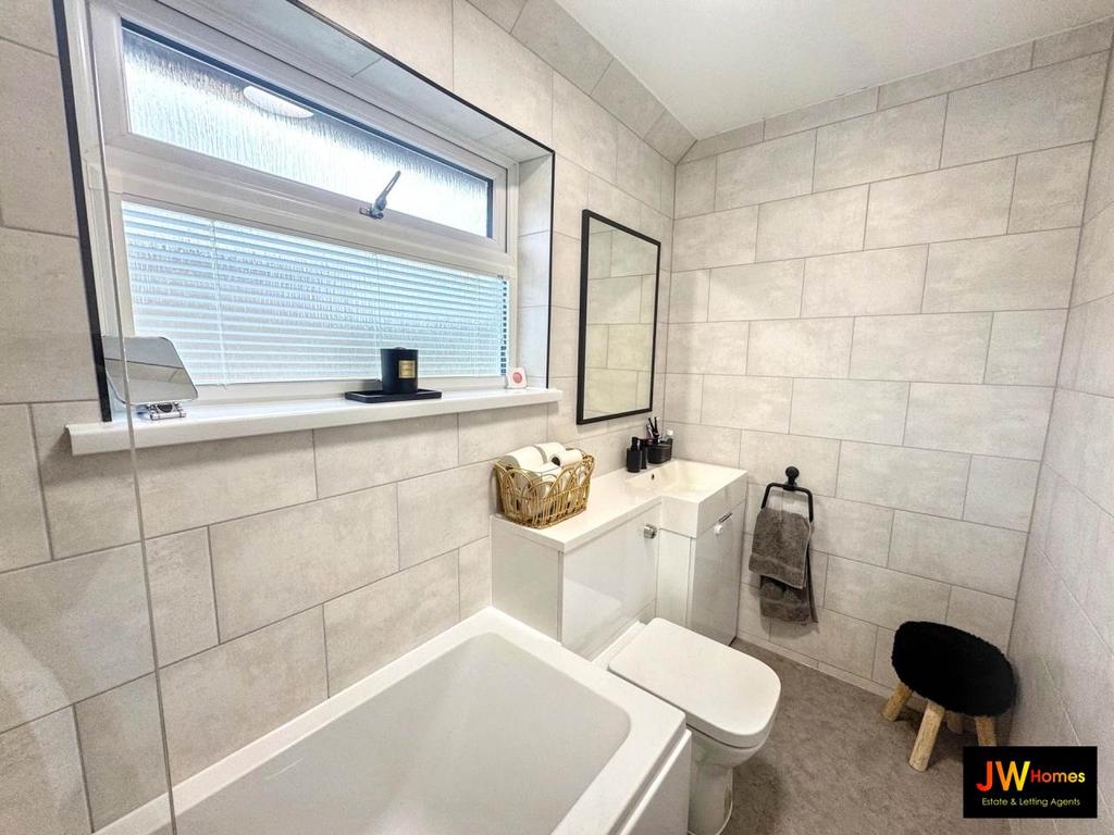 Bathroom 2 (1)