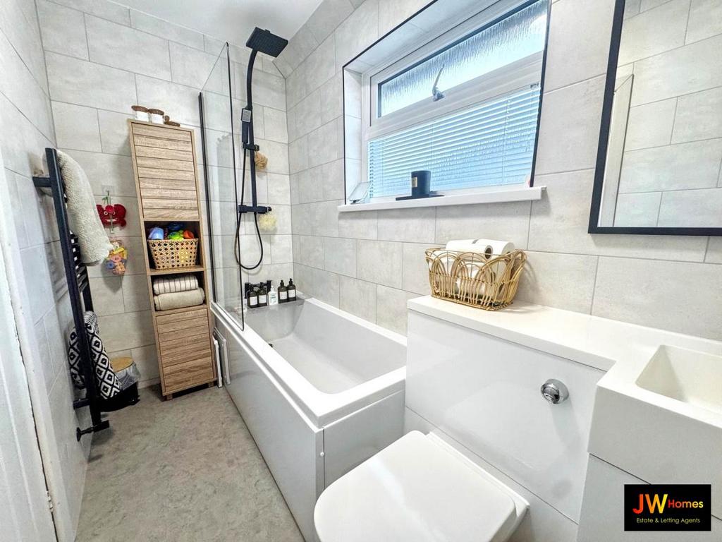 Bathroom 1 (2)