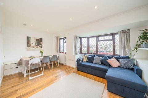 undefined, Chertsey Road, Twickenham TW1