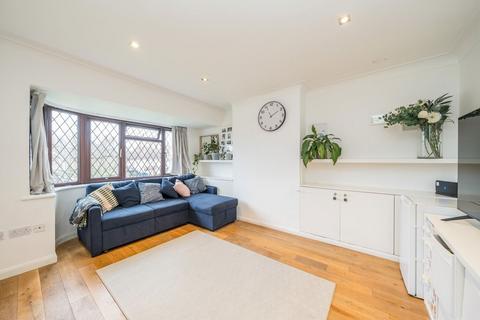 undefined, Chertsey Road, Twickenham TW1