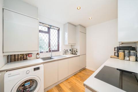 undefined, Chertsey Road, Twickenham TW1