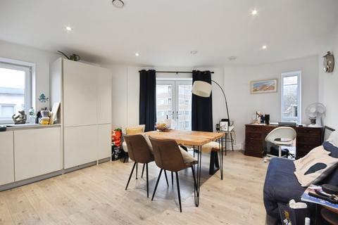2 bedroom apartment for sale, St. James Road, Brentwood