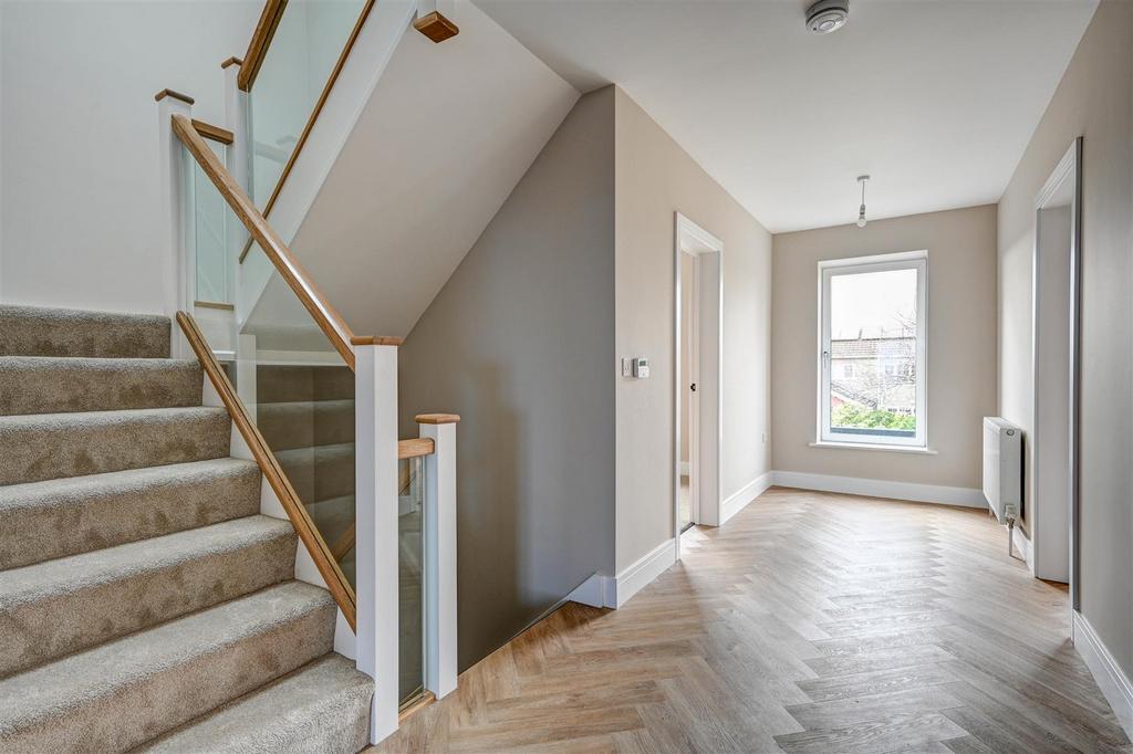 First floor landing (2).jpg