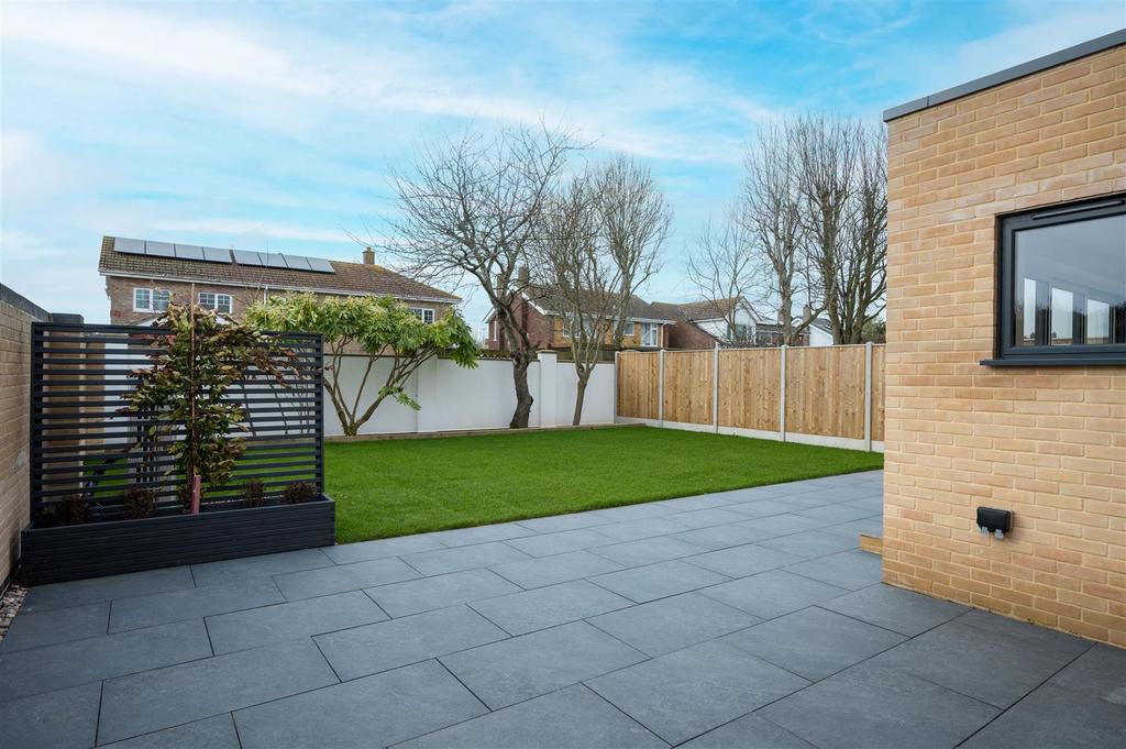 Rear garden 2.jpg