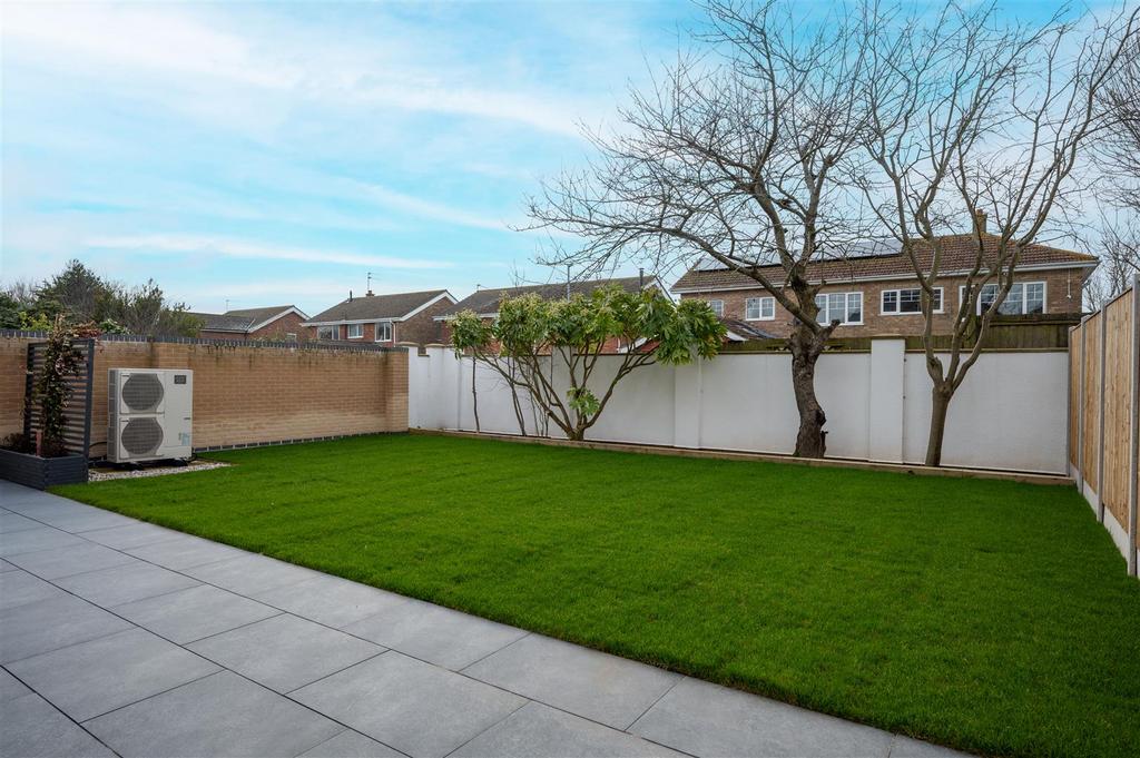 Rear garden 1.jpg