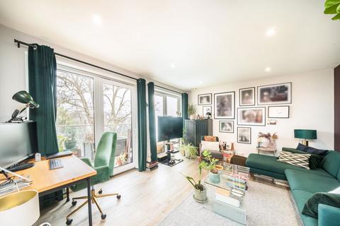 2 bedroom flat for sale, Worple Road, London SW20
