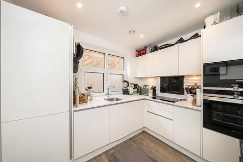2 bedroom flat for sale, Worple Road, London SW20