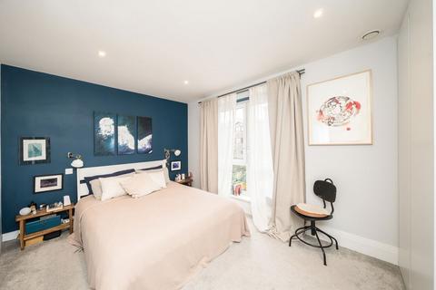 2 bedroom flat for sale, Worple Road, London SW20