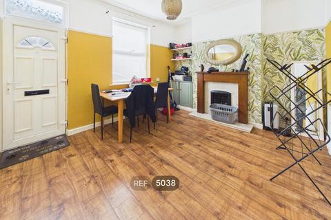 2 bedroom terraced house to rent, Hugh Street, Castleford, WF10 4DX