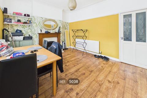 2 bedroom terraced house to rent, Hugh Street, Castleford, WF10 4DX