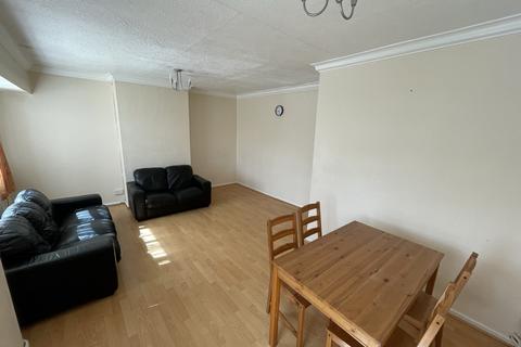 2 bedroom apartment to rent, Harrowdene Close, Wembley, HA0