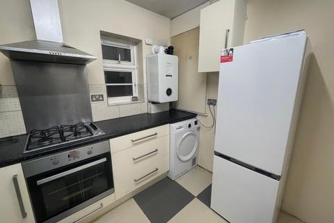 2 bedroom apartment to rent, Harrowdene Close, Wembley, HA0
