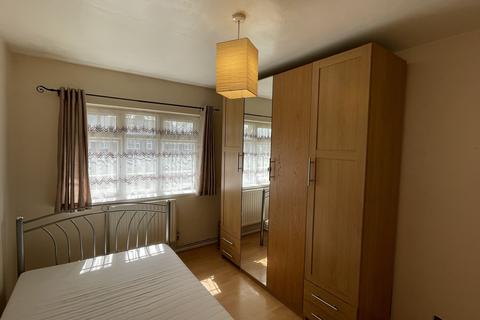 2 bedroom apartment to rent, Harrowdene Close, Wembley, HA0