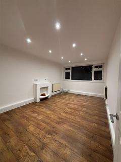 2 bedroom flat to rent, New Park Road, London