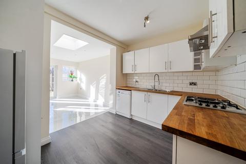4 bedroom terraced house to rent, Hargood Road London SE3