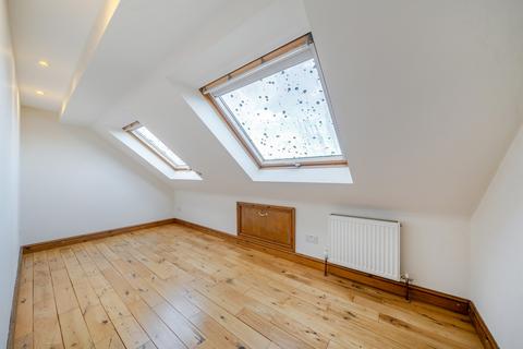 4 bedroom terraced house to rent, Hargood Road London SE3
