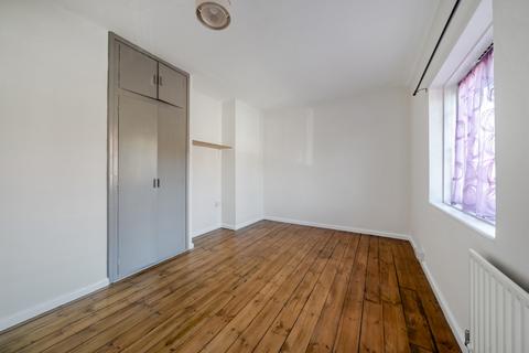 4 bedroom terraced house to rent, Hargood Road London SE3