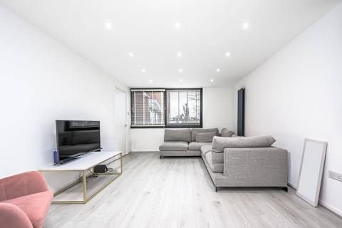 3 bedroom flat for sale, Britten Close, Golders Green, London, NW11