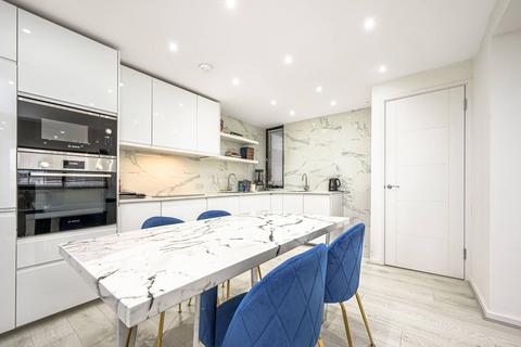 3 bedroom flat for sale, Britten Close, Golders Green, London, NW11
