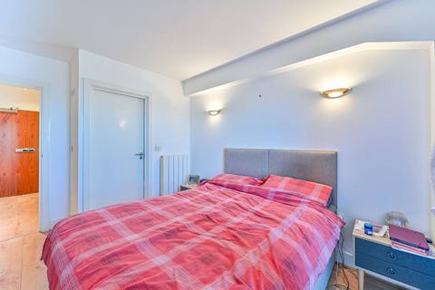 2 bedroom flat to rent, Cadogan Road, Woolwich, London, SE18