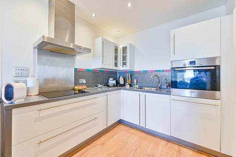 2 bedroom flat to rent, Cadogan Road, Woolwich, London, SE18