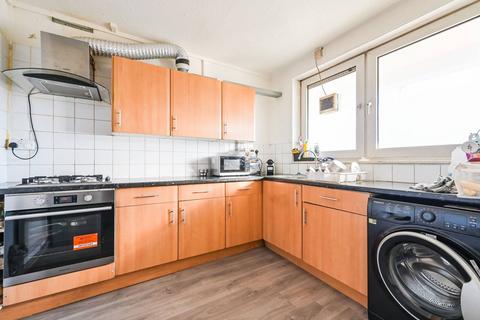 3 bedroom flat to rent, Joseph Street, London E3