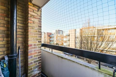 3 bedroom flat to rent, Joseph Street, London E3