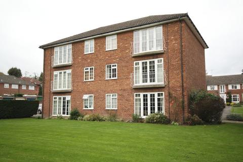 2 bedroom flat for sale, Midhope Road, Woking GU22